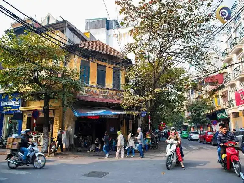 Khám Phá Khu Phố Hàng Đào – Trái Tim Của Hà Nội Cổ Kính