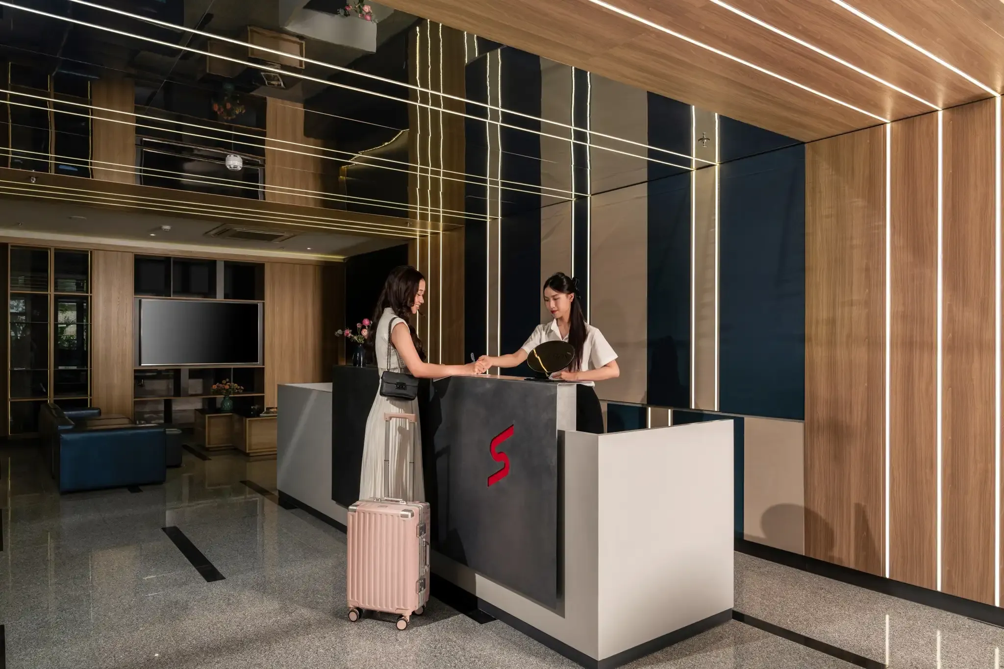 Rest Hotel: Khách Sạn Có View Xem Pháo Hoa Đà Nẵng