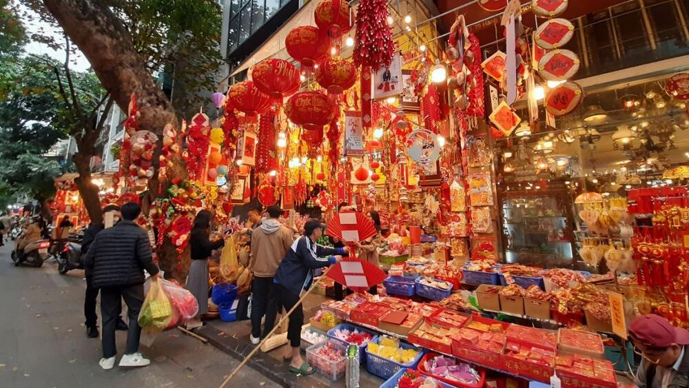 Khám Phá Phố Hàng Mã (Phố Trung Thu) – Một Thiên Đường Sắc Màu và Văn Hóa
