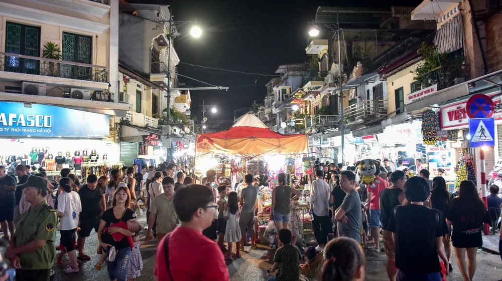 Khu vực chợ đêm Hà Nội: Khám Phá Điểm Đến Không Thể Bỏ Qua