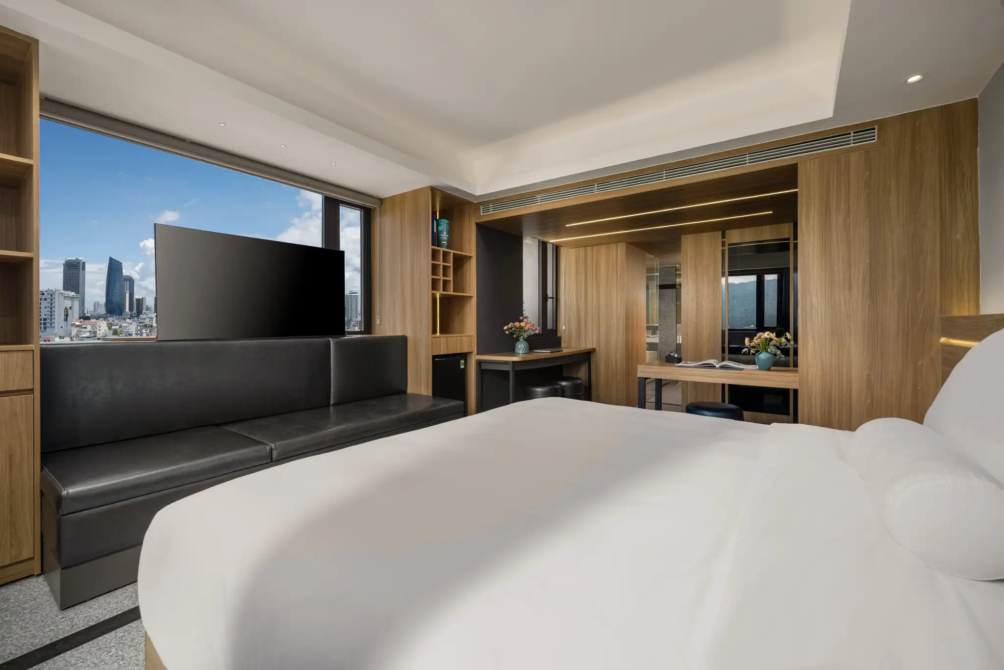 Rest Hotel: Khách Sạn Có View Xem Pháo Hoa Đà Nẵng