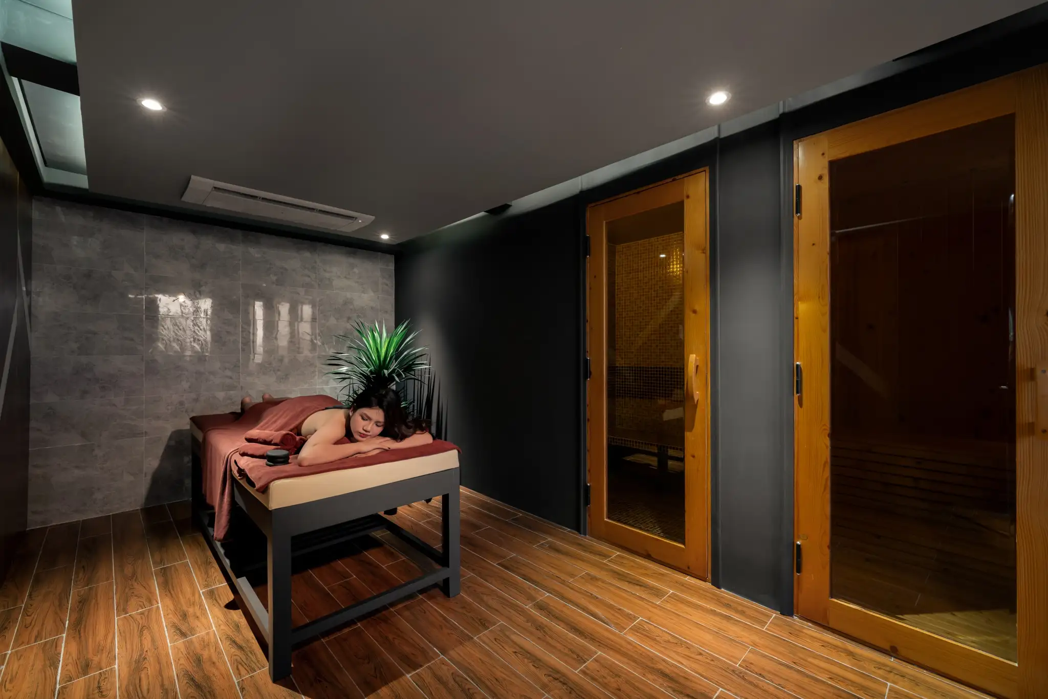 Rest Hotel: Khách Sạn Có View Xem Pháo Hoa Đà Nẵng